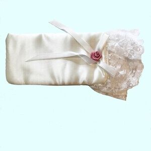 NWOT Satin & Lace Glasses Case